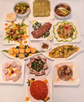 Mâm cỗ đón Tết tươm tất hơn của người Việt giữa mùa dịch nước Đức