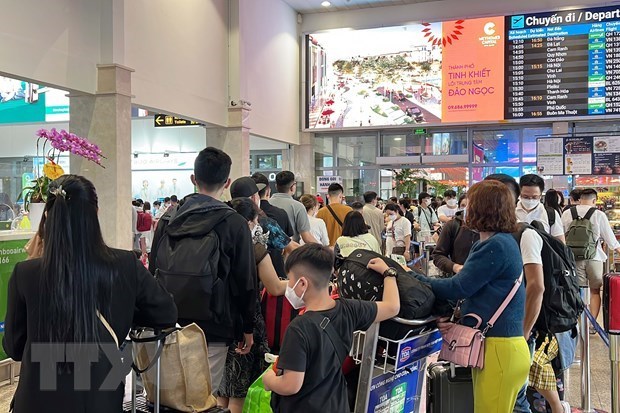 Ngay 6 Tet: Khach qua san bay Tan Son Nhat vuot nguong 100.000 nguoi hinh anh 1