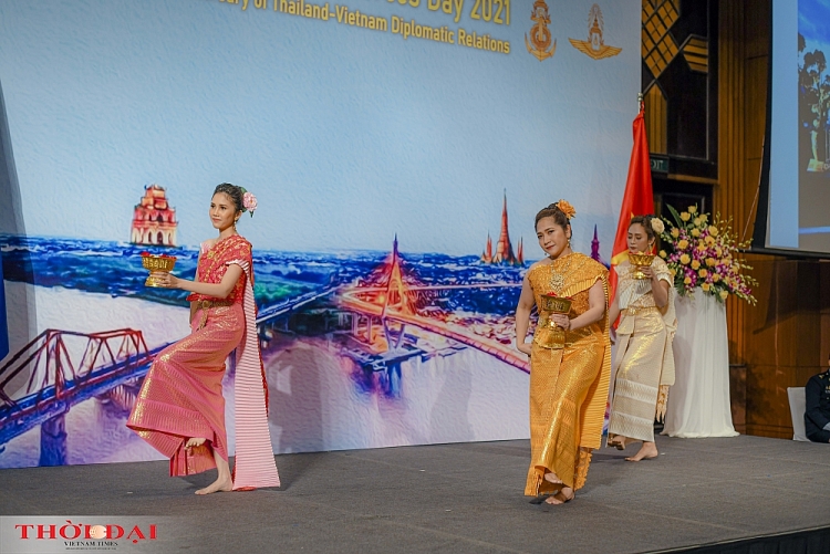 Kỷ niệm Ngày lực lượng vũ trang Hoàng gia Thái Lan Kỷ niệm Ngày lực lượng vũ trang Hoàng gia Thái Lan