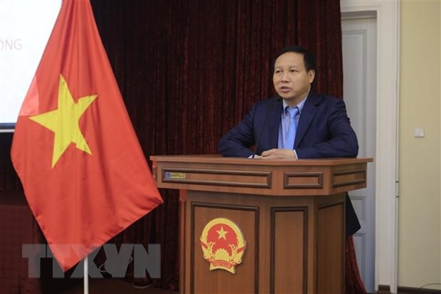 Tặng giấy khen cho 6 tập thể và 129 cá nhân Việt kiều tại Nga đóng góp tích cực phòng chống COVID-19