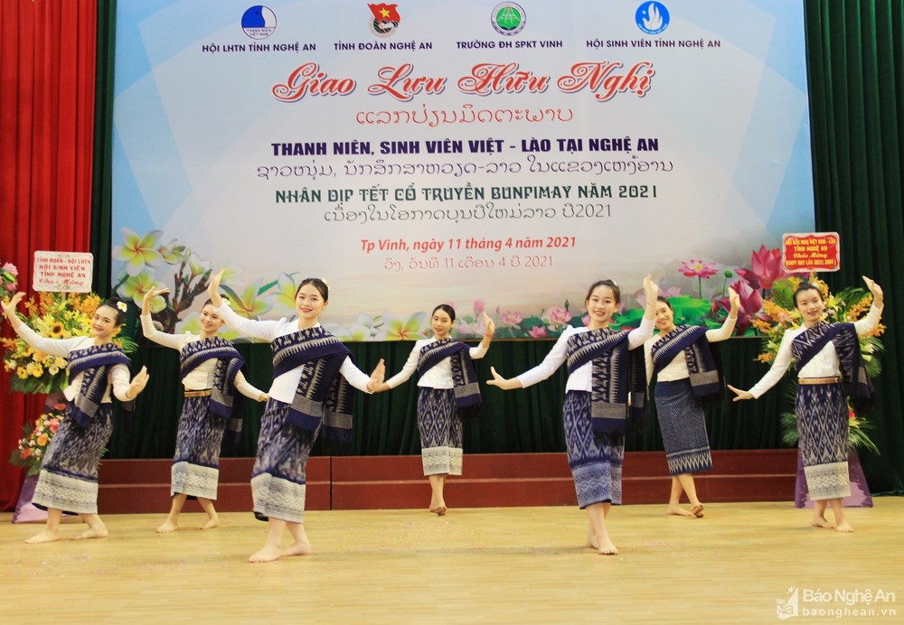Giao lưu hữu nghị sinh viên, thanh niên Việt - Lào tại Nghệ An nhân tết cổ truyền Bunpimay 2021