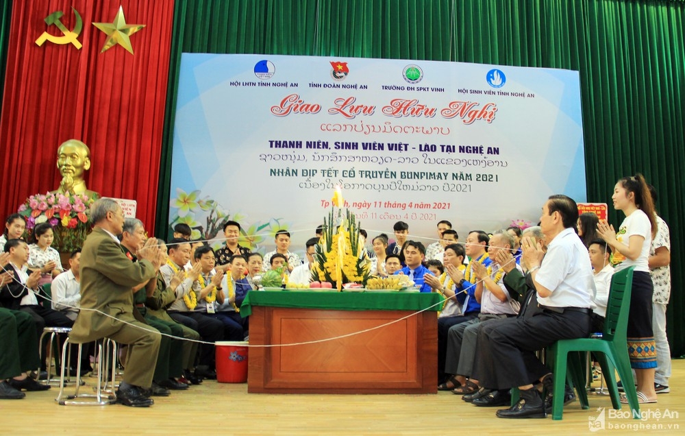 Giao lưu hữu nghị sinh viên, thanh niên Việt - Lào tại Nghệ An nhân tết cổ truyền Bunpimay 2021
