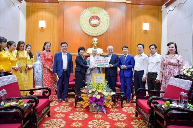 Hội Phật tử Việt Nam tại Hàn Quốc trao ủng hộ cán bộ, chiến sĩ biên giới Tây Nam phòng, chống dịch COVID-19