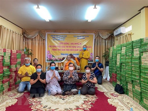 Giua bon be kho khan, nguoi Viet tai Lao kien tri chong dich COVID-19 hinh anh 1
