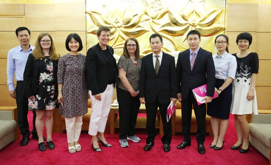 Bà Sharon Kane: hỗ trợ đào tạo nghề cho thanh niên, bảo vệ an toàn cho trẻ em gái