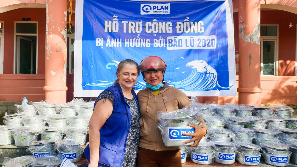 Bà Sharon Kane: hỗ trợ đào tạo nghề cho thanh niên, bảo vệ an toàn cho trẻ em gái