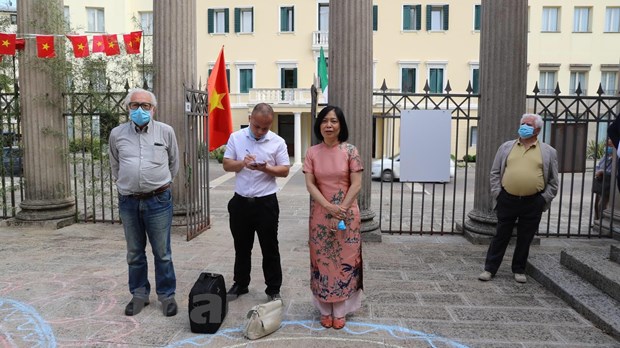 Khai mac trien lam ve da dang sinh hoc Tay Yen Tu tai Italy hinh anh 2