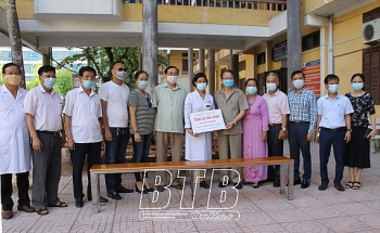 Hội Hữu nghị Việt-Nga, Hội đồng hương Thái Bình tại Mát-xcơ-va trao tặng ghế băng cho bệnh viện Đa khoa tỉnh Thái Bình chống dịch