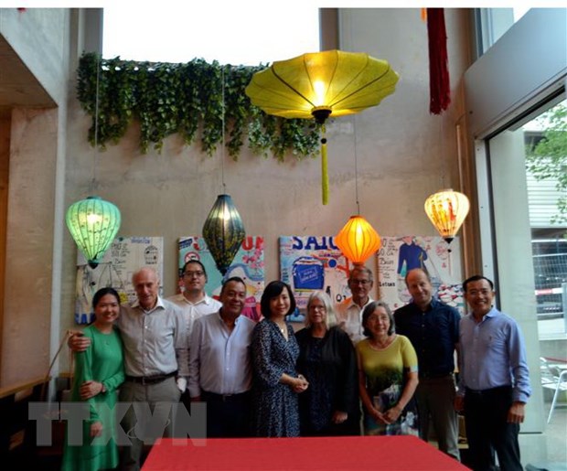 Nguoi Viet va doanh nghiep tai Thuy Si dong gop cho Quy vaccine hinh anh 3