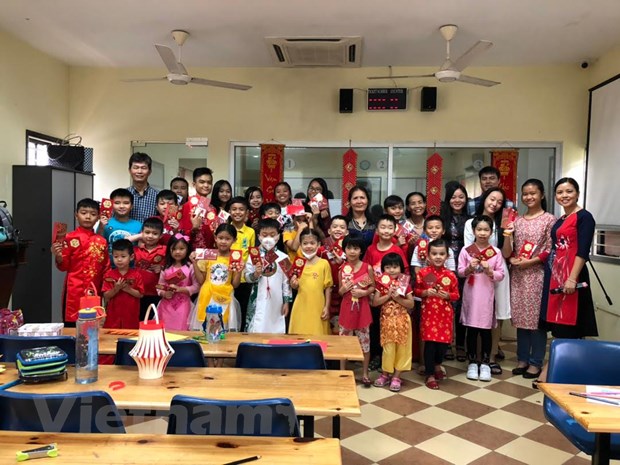 Soi day noi lien van hoa Viet Nam tai dat nuoc Malaysia hinh anh 1