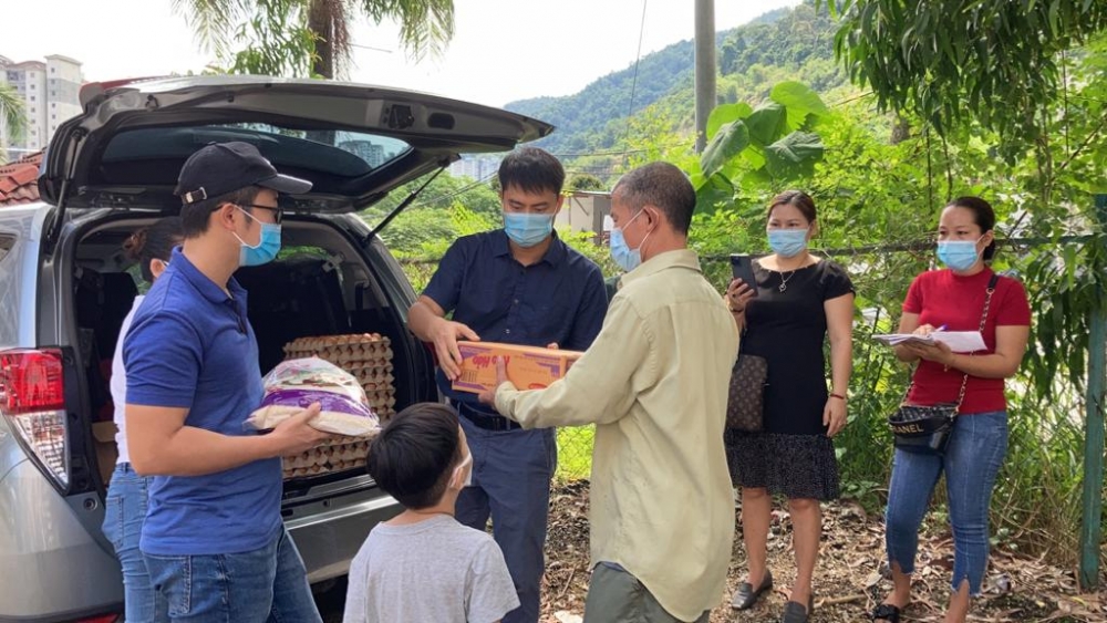 Đại sứ quán Việt Nam trao 100 phần quà hỗ trợ người Việt ở bang Penang, Malaysia