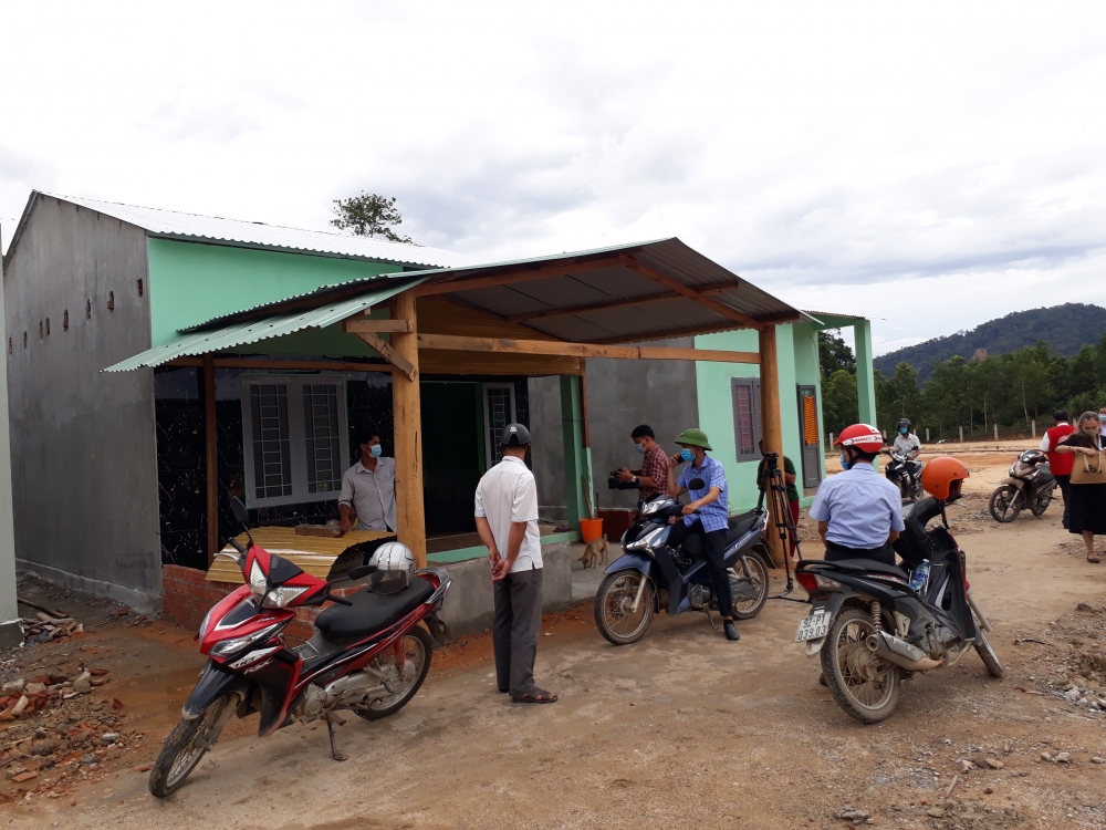 Bàn giao 6 ngôi nhà cho các hộ gia đình Quảng Nam bị ảnh hưởng thiên tai