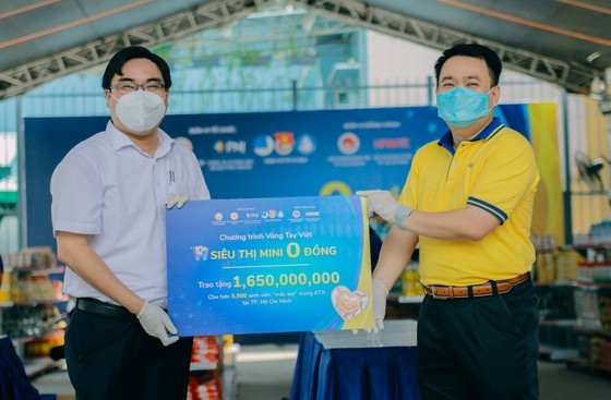 Hỗ trợ 5500 sinh viên khó khăn do COVID-19 tại các ký túc xá tại TP.HCM