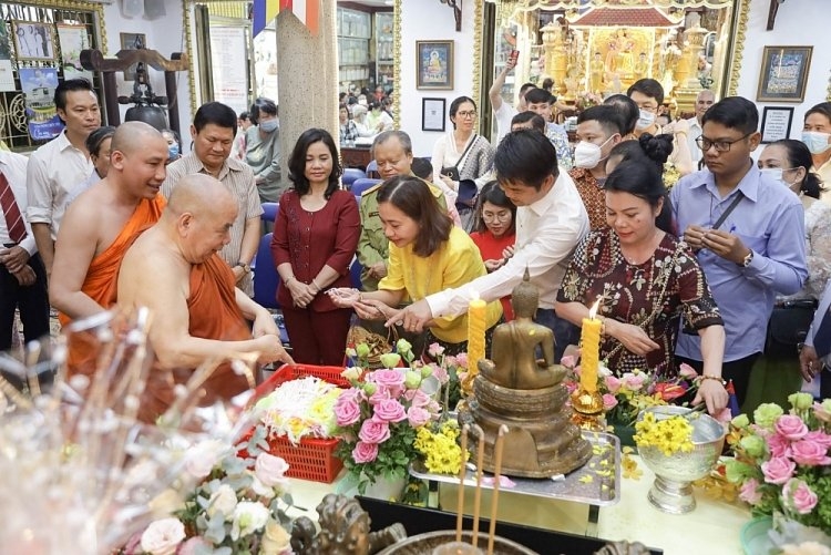 Sắc màu Songkran trên đất Việt