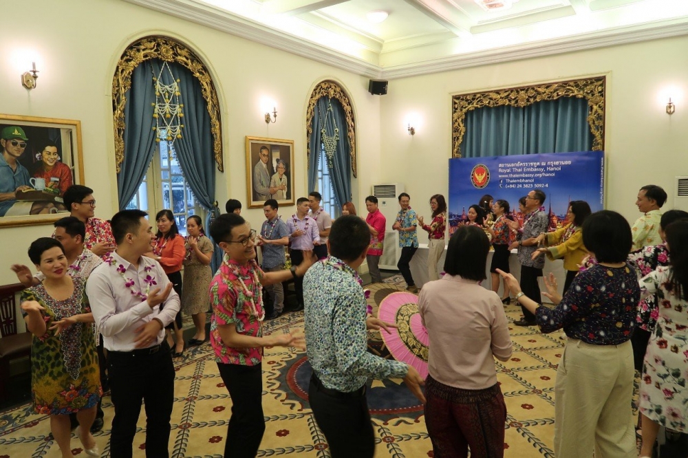 Sắc màu Songkran trên đất Việt