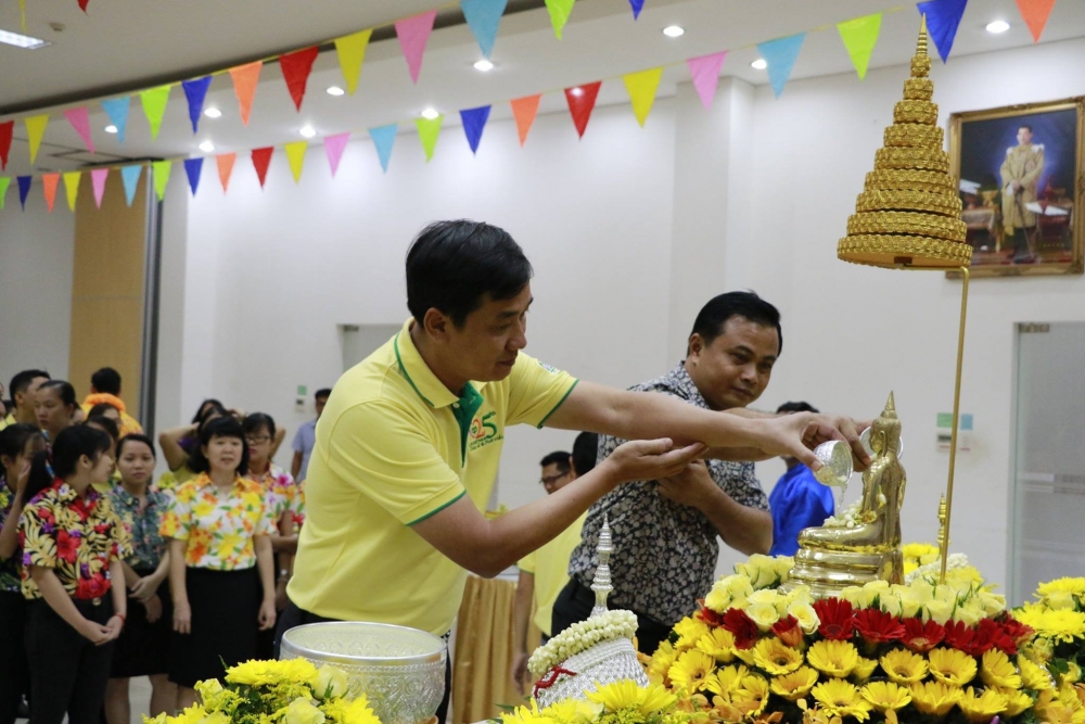 Sắc màu Songkran trên đất Việt