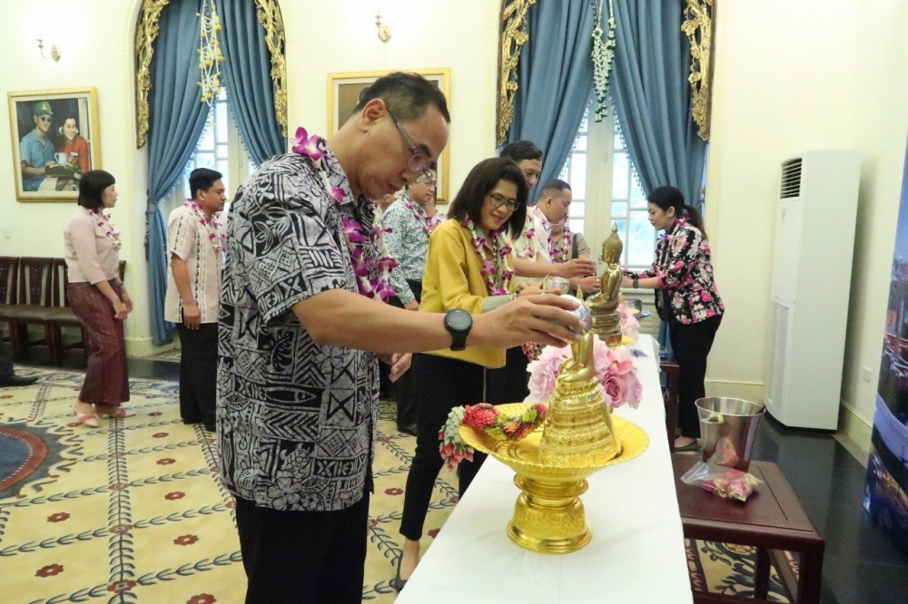 Sắc màu Songkran trên đất Việt