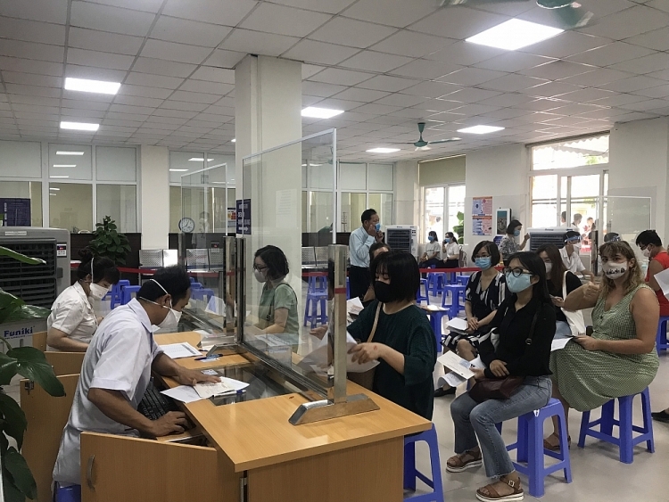 VUFO hỗ trợ cán bộ, nhân viên tổ chức PCPNN tại TP.HCM tiêm ngừa Covid-19