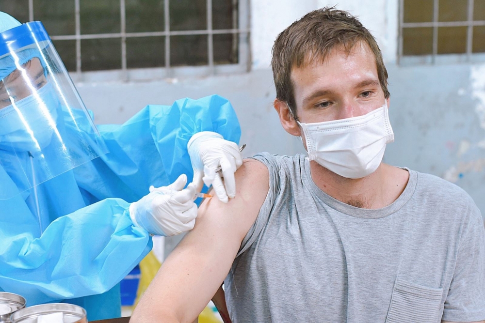 Bình đẳng trong tiêm chủng, TP.HCM tiêm vaccine ngừa COVID-19 cho hàng chục nghìn người nước ngoài