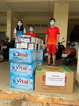 Hỗ trợ lương thực, vật tư y tế cho sinh viên Việt Nam đang học tại Đại học Hoàng gia Phnom Penh