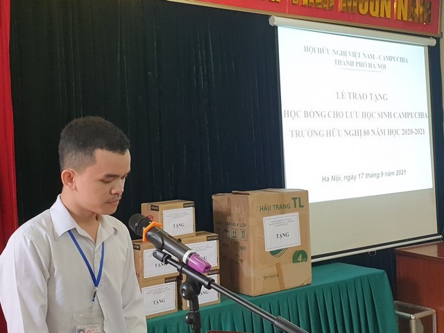 Tặng 10 suất học bổng cho lưu học sinh Campuchia tại trường Hữu nghị 80