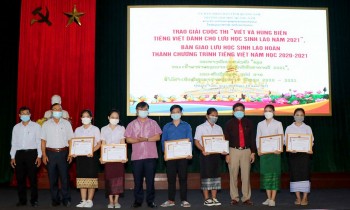 luu hoc sinh lao natsa douangpanya gianh giai nhat cuoc thi hung bien tieng viet tai quang nam