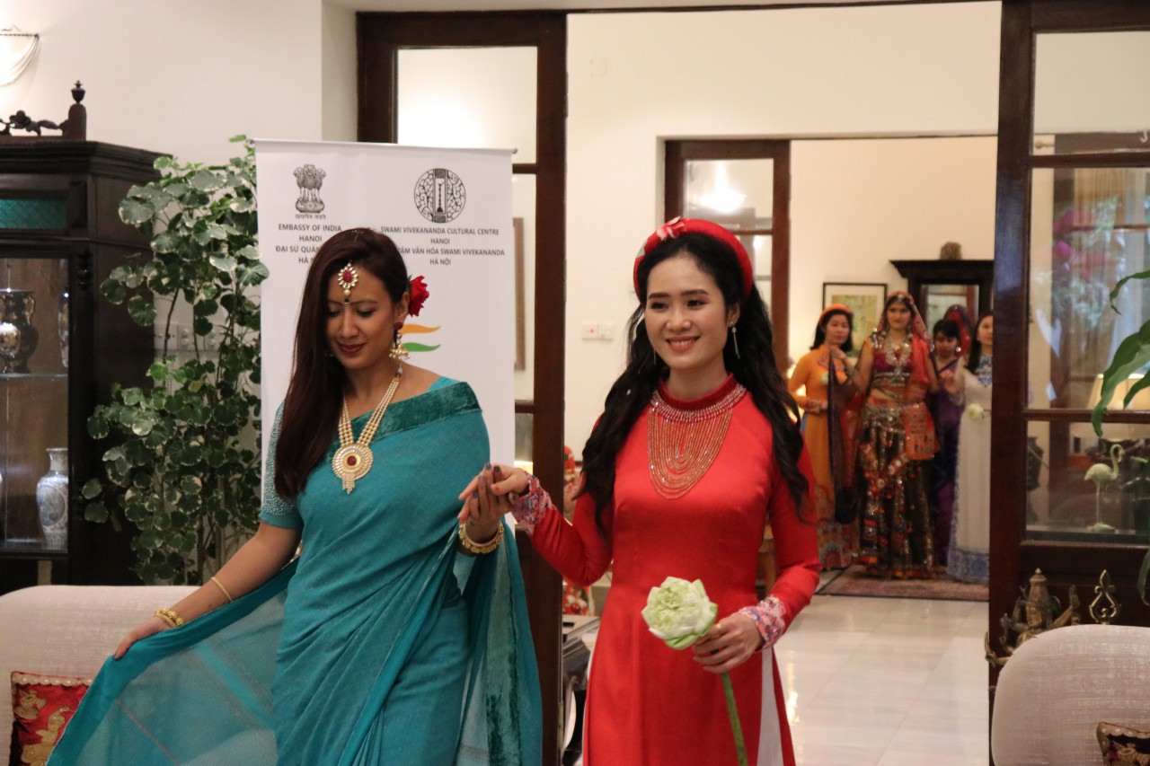 Trang phục truyền thống hai nước Việt Nam-Ấn Độ góp phần tăng cường tình hữu, sự hiểu biết lẫn nhau giữa nhân dân hai nước