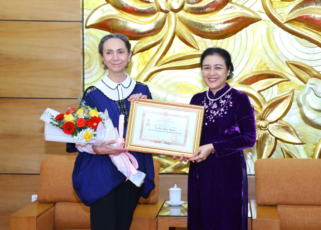 Bà Sarah Valdez Bolano - người mang hình ảnh Đại sứ Mexico thân thiện tới Việt Nam