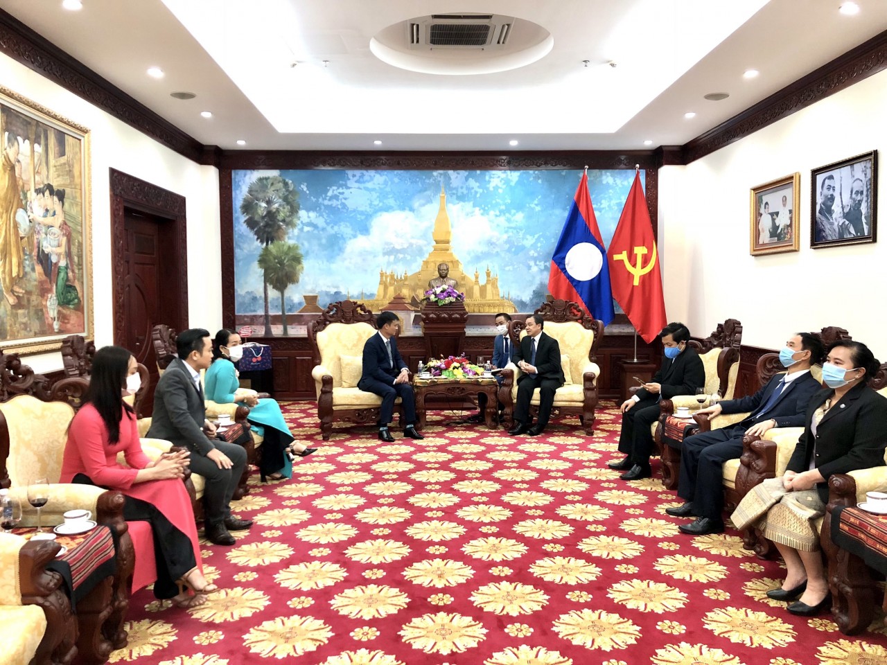 Lãnh đạo Hội hữu nghị Việt Nam - Lào chúc mừng 46 năm Quốc khánh Lào