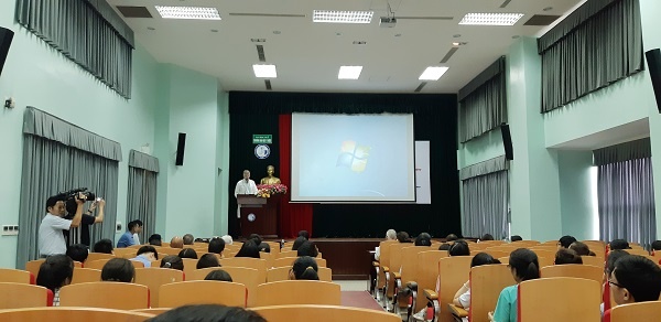 800 benh nhan ngheo thua thien hue duoc kham va cap thuoc mien phi