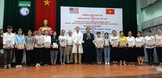 800 benh nhan ngheo thua thien hue duoc kham va cap thuoc mien phi