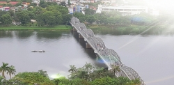 Huế: Phạt nguội người xả rác, tiểu tiện bừa bãi nơi công cộng