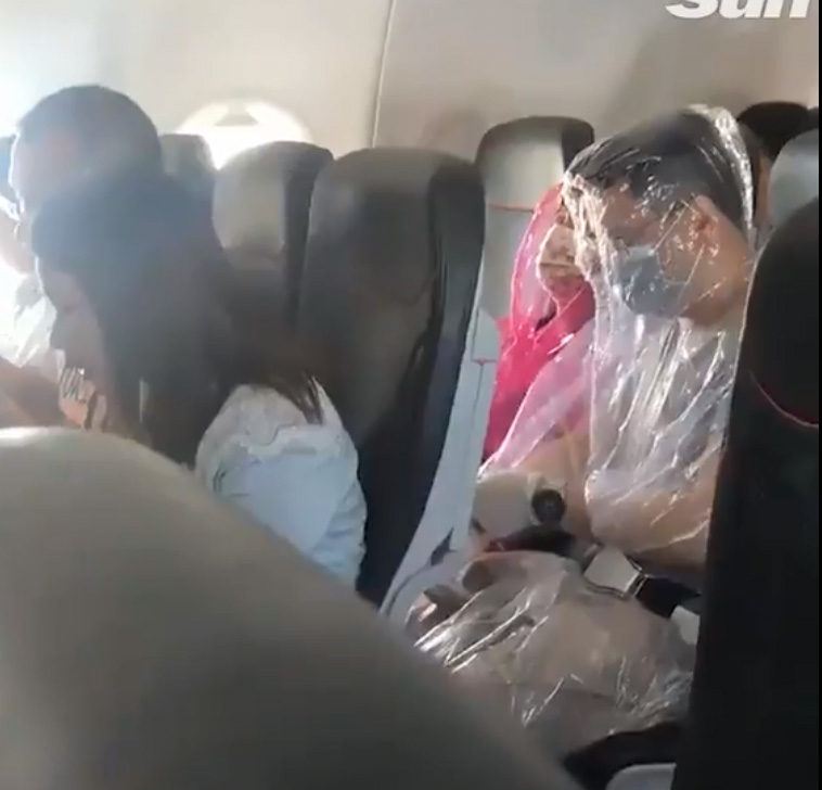 hanh khach boc kin nguoi vi so nhiem virus corona