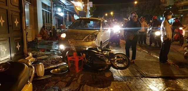 Tin tức trong ngày 4/3 mới nhất: Lý do bất ngờ hai đứa trẻ ngồi vắt vẻo trên mỏm đá ở Hà Giang tin tuc trong ngay 43 moi nhat ly do bat ngo hai dua tre ngoi vat veo tren mom da o ha giang