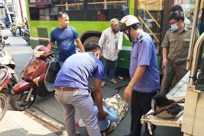 tin tuc trong ngay 183 moi nhat nu nhan vien ngan hang bi xe buyt can nat doi chan
