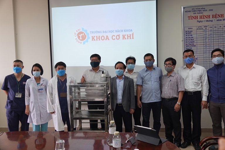 da nang robot thay nhan vien y te vao phuc vu khu cach ly covid 19