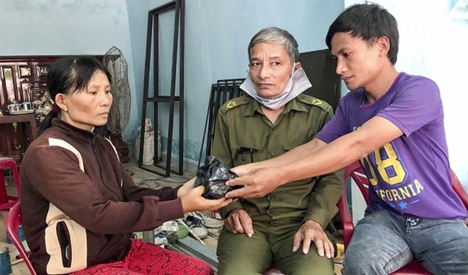 tin tuc trong ngay 284 moi nhat anh ban ve chai tra lai 180 trieu dong va 13 cay vang cho nguoi danh mat