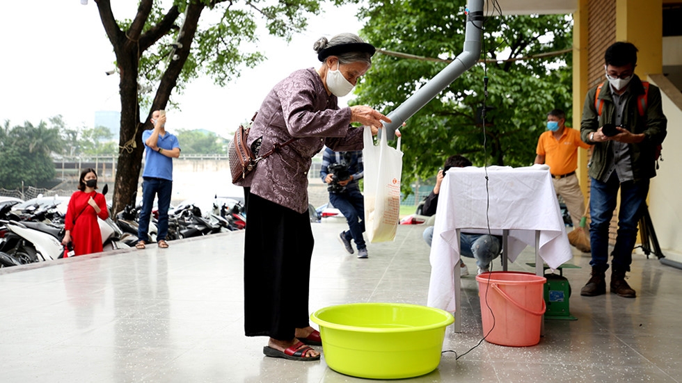tin tuc trong ngay 284 moi nhat anh ban ve chai tra lai 180 trieu dong va 13 cay vang cho nguoi danh mat