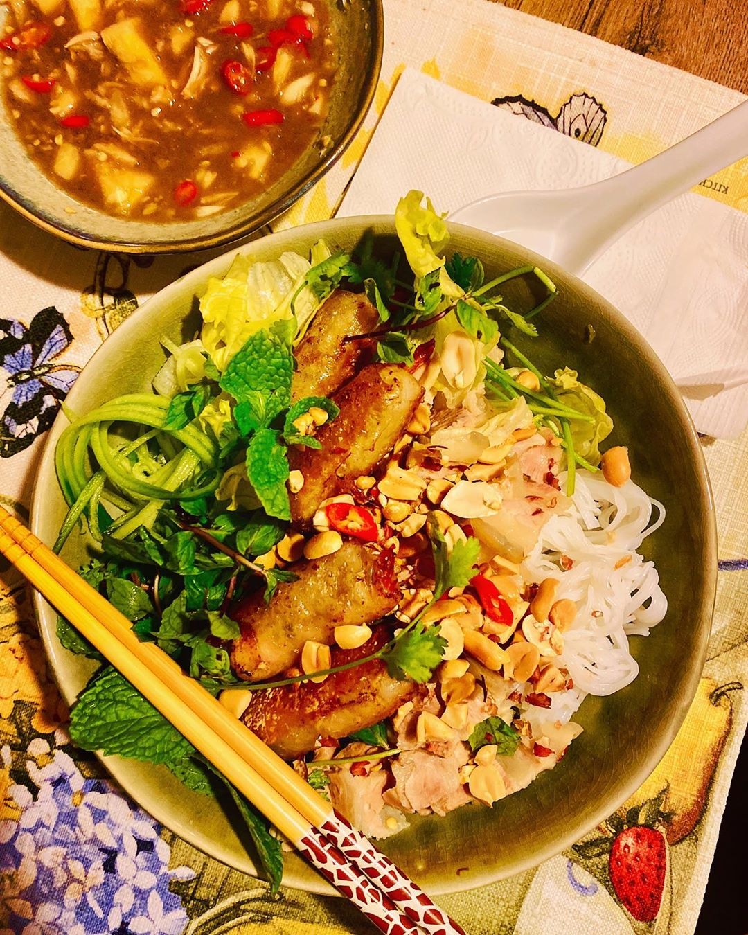 kham pha loat mon bun nguoi noi tieng 3 mien bac trung nam
