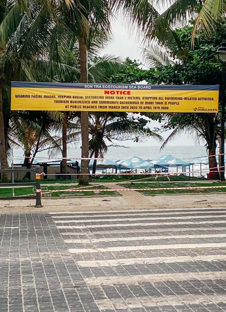 cuoc song cua du khach nuoc ngoai khi mac ket tai viet nam vi covid 19