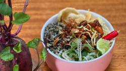 Cơm hến, nem lụi, bún bò và loạt món ngon ở Huế ấn tượng với du khách