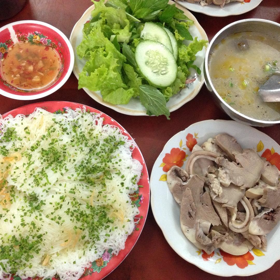 banh can nuoc ca bun ram va loat mon ngon o quy nhon