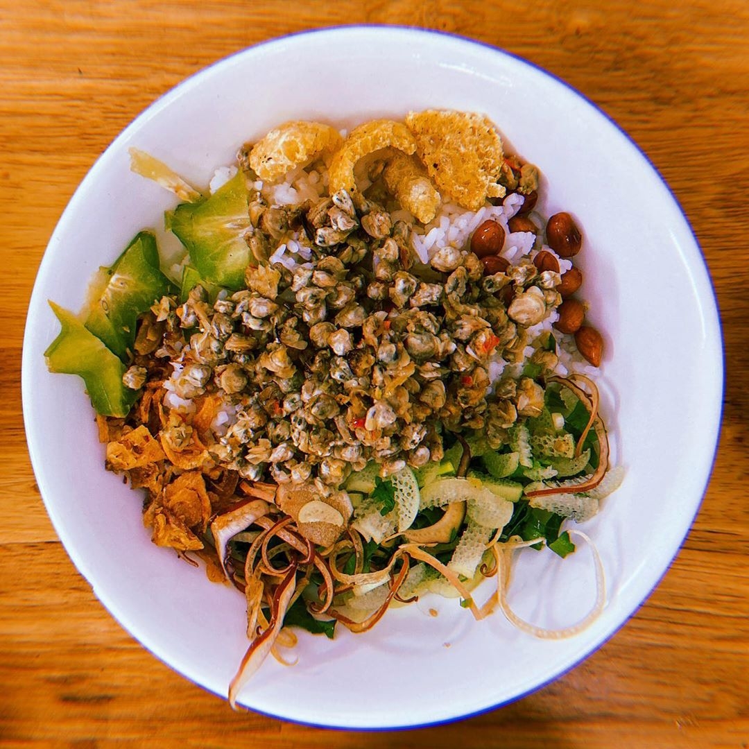 mot ngay lang thang o hue trai nghiem nhung mon an hut khach du lich