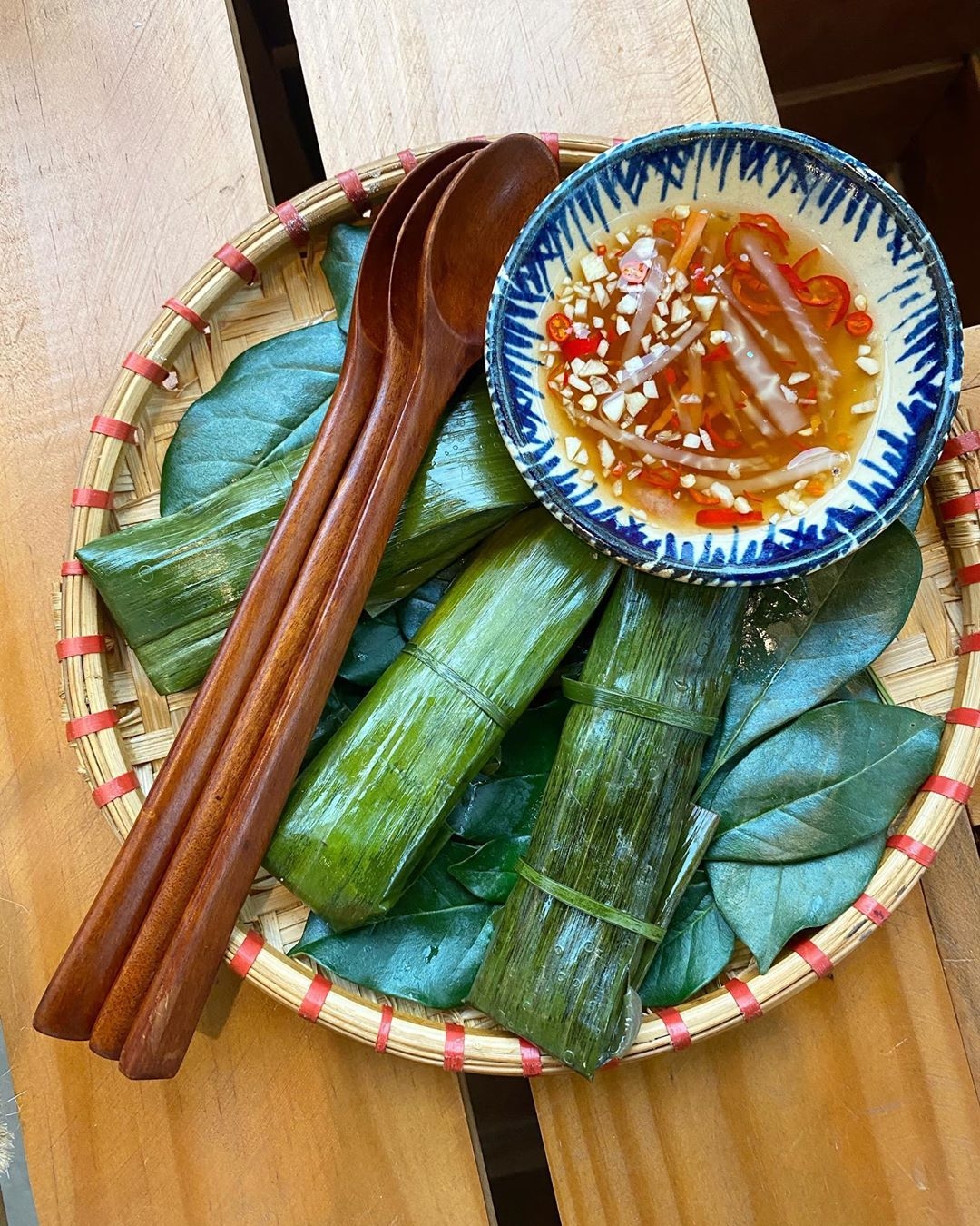 mot ngay lang thang o hue trai nghiem nhung mon an hut khach du lich