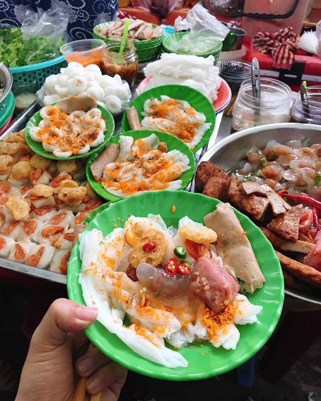 khach tay chi diem nhung mon an ngon o 3 khu cho noi tieng o da nang
