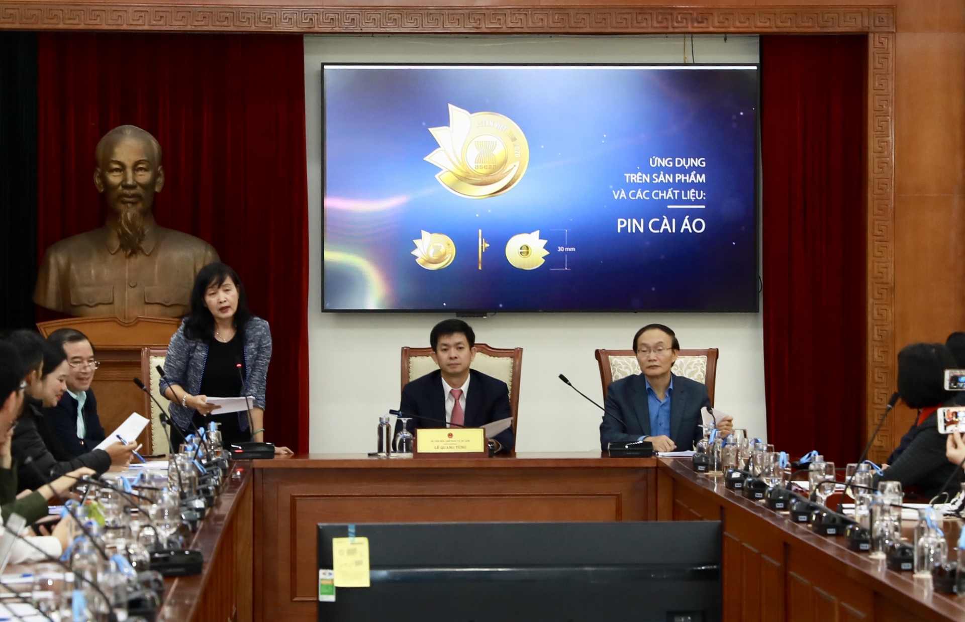 hinh hoa sen cach dieu tro thanh logo chinh thuc cua nam asean 2020