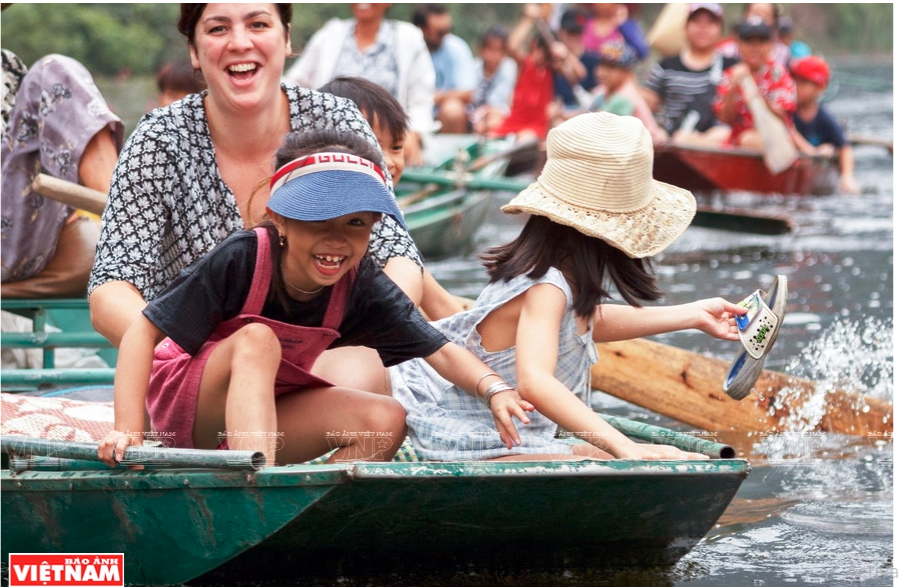 viet nam noi choi sang nhung nu cuoi be ban