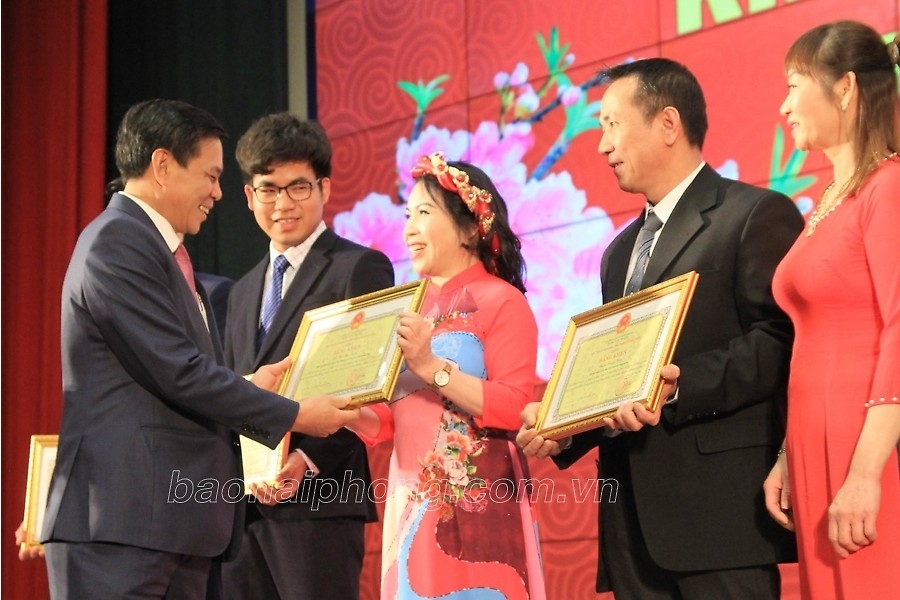 gan 400 kieu bao va nhan than gap mat tai thanh pho cang hai phong