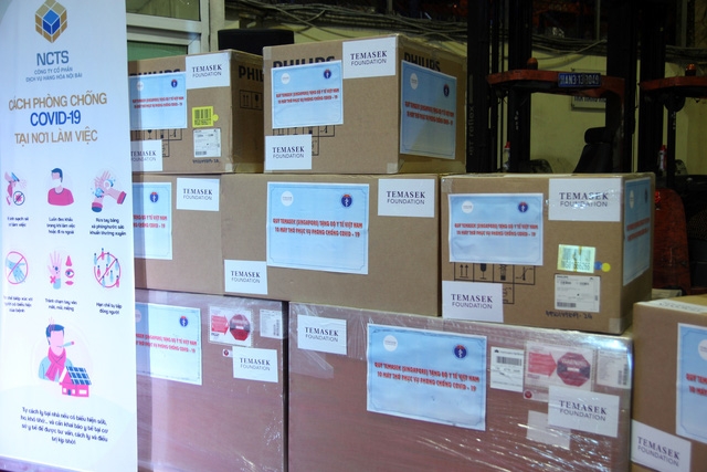 Quỹ Temasek (Singapore) tặng 10 máy trợ thở cho 5 bệnh viện của Việt Nam