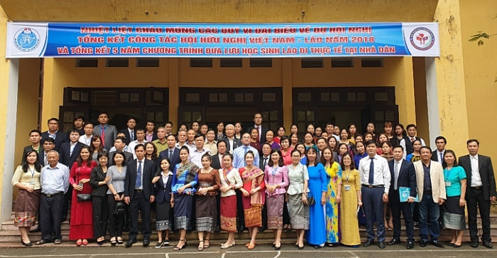 500 luu hoc sinh lao trai nghiem homestay o viet nam